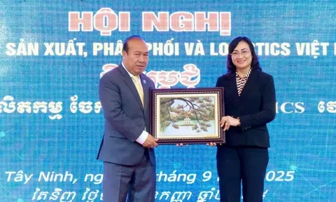 Kiến nghị đồng bộ hạ tầng cửa khẩu, logistics Việt Nam - Campuchia để đạt 'đích' kim ngạch 20 tỉ USD