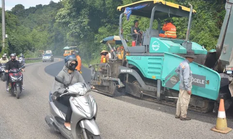 Tăng tốc thảm nhựa mặt đường đèo Bảo Lộc