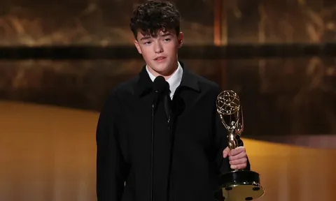 Diễn viên 15 tuổi Owen Cooper là người trẻ nhất thắng giải Nam phụ xuất sắc của Emmy