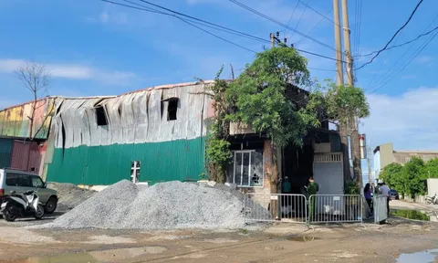 Cháy nhà lúc rạng sáng, 4 người tử vong