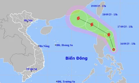 Áp thấp nhiệt đới ngoài khơi Philippines có thể mạnh lên thành bão và vào Biển Đông