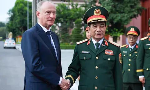 Đại tướng Phan Văn Giang hội đàm với Trợ lý Tổng thống Nga Vladimir Putin