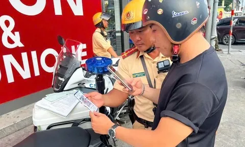 CSGT TP HCM sẽ thu tiền nộp phạt bằng mã QR code trực tiếp trên đường