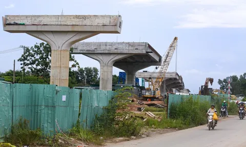 Lùi thời gian thông xe 14,7km cầu cạn vành đai 3 TP.HCM sang năm 2026