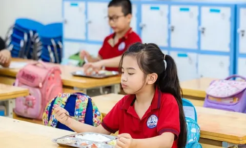 Bão đổ bộ Trung Quốc, Hà Nội cho các trường chủ động điều chỉnh kế hoạch dạy học