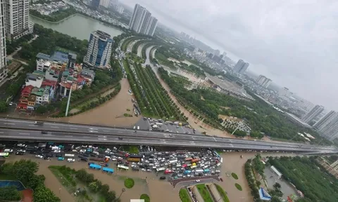 Thấy gì từ việc Hà Nội bị 'nhấn chìm' sau trận mưa lớn?