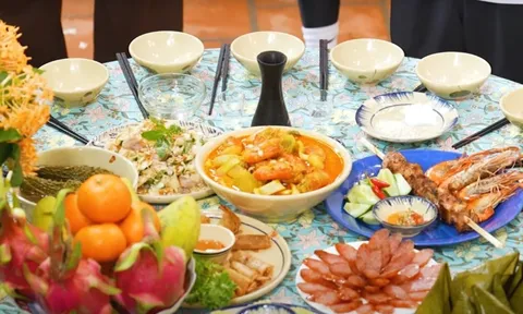 2 ngày 1 đêm tái hiện bữa tiệc miền Tây có khổ qua nhồi thịt vịt, gỏi hũ dừa, bánh ít