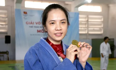 Bóng hồng vàng trong làng judo khiếm thị