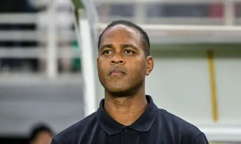 HLV Patrick Kluivert chấm dứt hợp đồng sớm với Indonesia