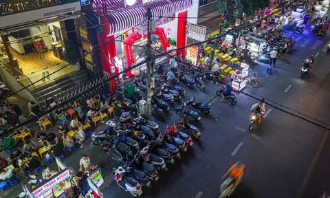 TP.HCM dùng camera và phản ánh từ người dân để xử lý vi phạm vỉa hè