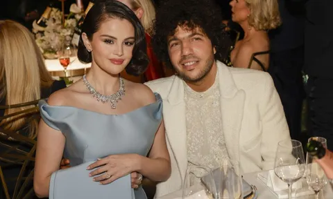 Selena Gomez bật khóc sau đám cưới vì sợ hạnh phúc sẽ biến mất vào ngày hôm sau