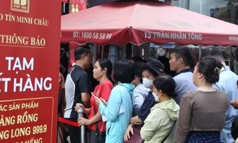 Vàng vượt 152 triệu/lượng: Bị hạn chế 2 ngày mới được mua, khách quay ra ôm bạc