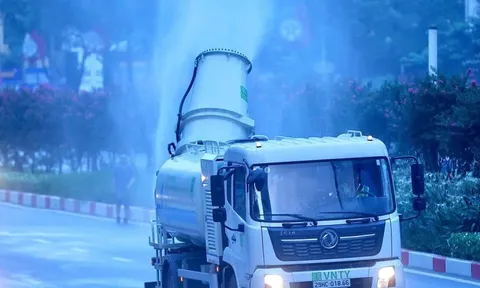 AI hỗ trợ dập bụi mịn, dọn rác thải trên đường phố Hà Nội