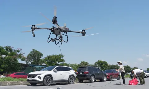 Phi đội drone vào tâm lũ