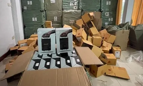 Công nghệ cao vào cuộc, công an lập tức triệt phá đường dây buôn bán tai nghe Marshall và đồng hồ Apple Watch giả, tịch thu hơn 51.000 món đồ nhái
