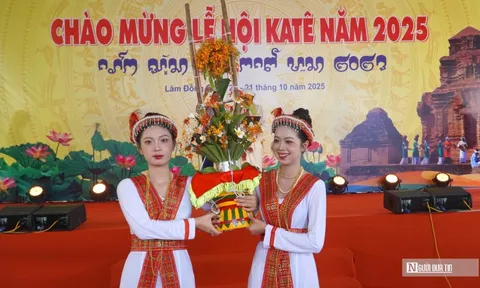 Tháp Pô Sah Inư rực rỡ Lễ hội Katê