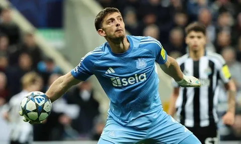 CĐV choáng váng với pha kiến tạo không tưởng từ thủ môn Newcastle