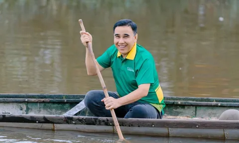 Quyền Linh cùng vượt khó với cậu học sinh 10 năm nuôi mẹ bệnh tật ở Huế