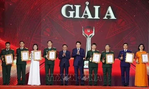 Tổng Bí thư Đảng Cộng sản Thụy Sĩ nhận giải A cuộc thi bảo vệ nền tảng tư tưởng của Đảng