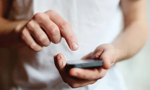 Vô tình lưu tấm hình sau vào điện thoại, người đàn ông mất trắng 350 triệu đồng