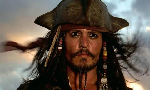 Johnny Depp trở lại Hollywood, mang theo một 'Giáng sinh lạnh sống lưng'