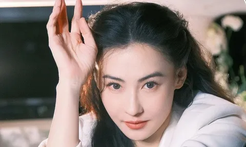 Trương Bá Chi tiết lộ "bị" con trai 18 tuổi quản lý chặt chẽ