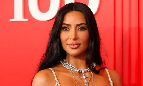 Kim Kardashian sắp hành nghề luật sư sau 3 lần thi trượt