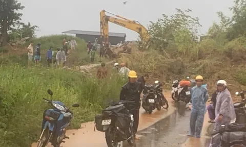 Sạt lở trên đèo Đại Ninh, quốc lộ 28B tắc đường