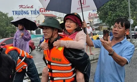 Bộ Quốc phòng: Điều động lực lượng, phương tiện cao nhất ứng phó mưa lũ tại Trung Bộ