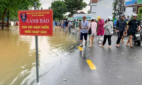 Người dân Hội An ngóng người thân mắc kẹt do lũ, Quân khu 5 điều quân nhân hỗ trợ