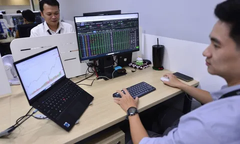 Chứng khoán gây bất ngờ cuối phiên, khối ngoại trở lại gom ròng nghìn tỉ
