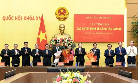 Chủ tịch Quốc hội Trần Thanh Mẫn chủ trì công bố các quyết định về công tác cán bộ