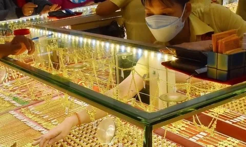 Giá vàng tăng cao, vì sao chưa vội nhập?