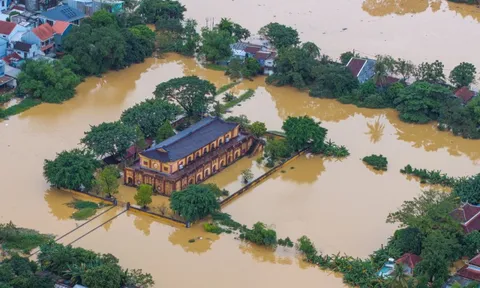 Đại Nội Huế ngập trong nước lụt, Phó thủ tướng yêu cầu bảo vệ di tích