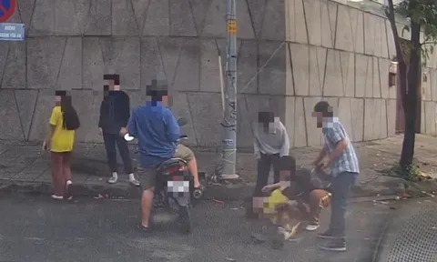 Xác minh clip hai nhóm học sinh ở TP.HCM ẩu đả trên đường, một em bị đánh đến co giật