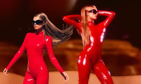 Paris Hilton khuấy động mùa Halloween