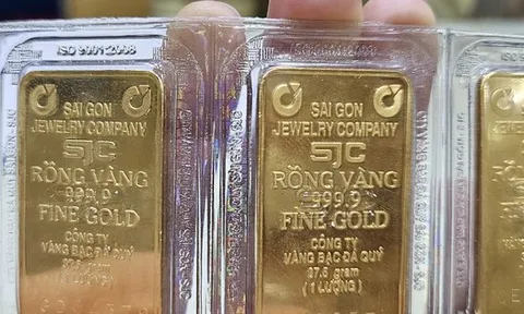 Tối 1-11, giá vàng miếng SJC trên thị trường tự do tiếp tục lao dốc