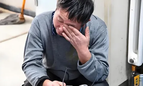 Lương tháng hơn 15 triệu nhưng công ty chuyển khoản 2 tỷ đồng và ghi rõ là thưởng, sau đó tài khoản bị phong tỏa, người đàn ông bị kiện