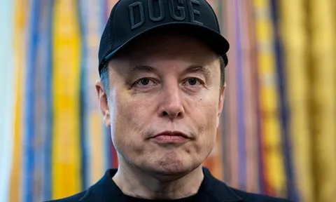 Elon Musk "khịa" CEO OpenAI vụ hoàn tiền Tesla Roadster sau 7,5 năm chờ đợi