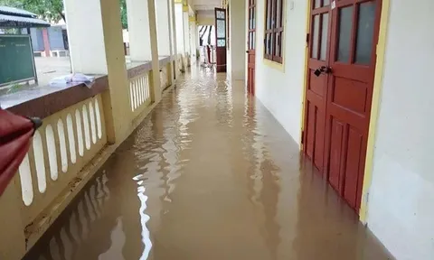 Hơn 18.000 học sinh Hà Tĩnh nghỉ học do mưa lũ