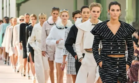 Khi cuộc chơi thời trang không còn là của riêng giới phê bình