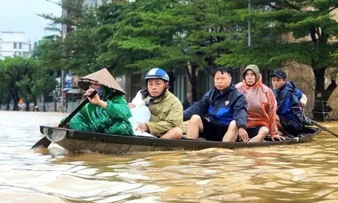 'Một tuần ba lần chạy lụt'