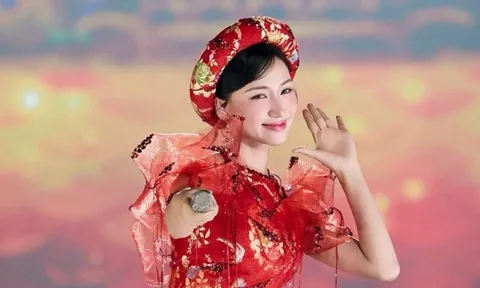 Hòa Minzy tiết lộ danh tính "người đặc biệt" gửi tin nhắn lúc nửa đêm