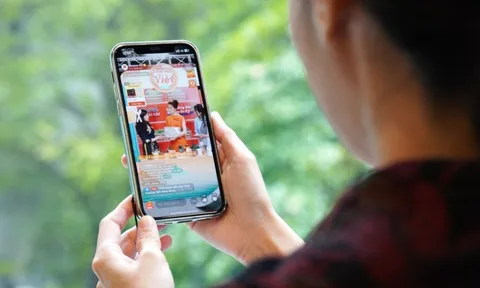 Dừng phát livestream bán hàng ngay khi có nội dung vi phạm: Liệu có khả thi?