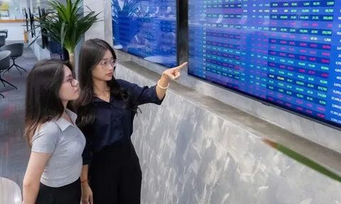 Thúc đẩy nhiều sản phẩm mới, tăng tỉ trọng nhà đầu tư tổ chức trên thị trường chứng khoán