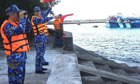 Hơn 300 tàu cá được hướng dẫn vào đặc khu Trường Sa trú bão Kalmaegi