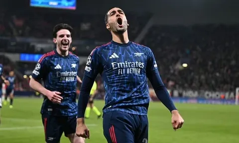 Một cầu thủ Arsenal bất ngờ được so sánh với huyền thoại Ronaldo