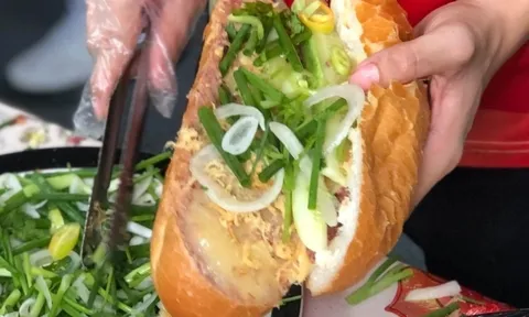 Thêm 11 ca nhập viện, có người phải hồi sức tích cực nghi do ăn bánh mì