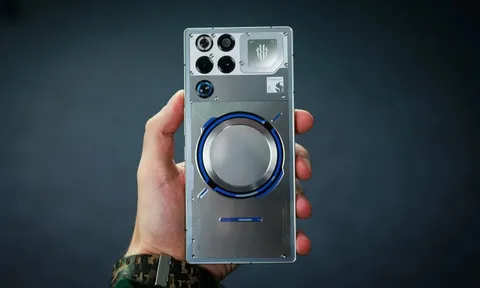 Chuyên gia review: "Lần đầu dùng thử chiếc điện thoại pin 7.500mAh này, tôi quên luôn cả việc cắm sạc"