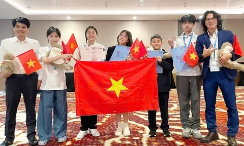 Học sinh Việt Nam giành 5 huy chương tại Olympic Vật lý Trẻ Thế giới 2025